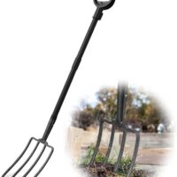 Robuste 127cm lange Mistgabel mit D-Griff und vier Zinken für Gartenarbeit aus kaltgewalztem Stahl, schwarze Farbe