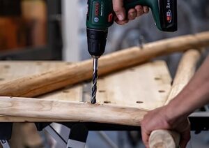 Bosch Holzspiralbohrer mit 4 mm Durchmesser, hochwertiges Werkzeug für Heimwerker und Profis, Weich- und Hartholz geeignet, Zentrierspitze und Schulterschneider für präzises Anbohren