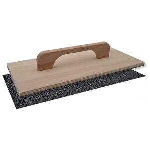 Das DEWEPRO WDVS Schleifbrett Holz 500x240mm ist ein robustes Werkzeug mit einem Trägerbrett aus massivem Holz und einem Schleifbelag der Körnung P16, ideal für die Bearbeitung von Polystyrolplatten und Porenbetonsteinen.