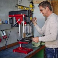 Einhell Säulenbohrmaschine TE-BD 550 E, Präzisionswerkzeug für hohe Ansprüche, Stufenlose Drehzahlregulierung, LCD Anzeige, Qualitäts-Schnellspannbohrfutter, Einstellbarer Tiefenanschlag