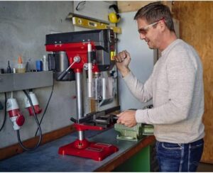 Einhell Säulenbohrmaschine TE-BD 550 E, Präzisionswerkzeug für hohe Ansprüche, Stufenlose Drehzahlregulierung, LCD Anzeige, Qualitäts-Schnellspannbohrfutter, Einstellbarer Tiefenanschlag