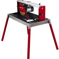 Einhell Steintrennmaschine mit Turboscheibe für schnelles Schneiden von Stein und Fliesenmaterial, integrierte Wasserkühlung und abnehmbarer Laser zur Anzeige der exakten Schnittlinie.
