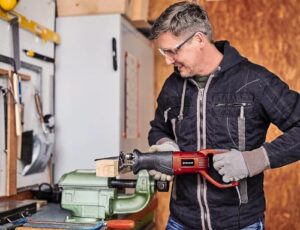 Einhell Universalsäge TC-AP 690 E, 690 Watt, Hubhöhe 20 mm, max. Leerlaufdrehzahl 2.800 min-1, Schnitttiefe 115 mm in Holz