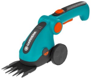 Gardena Akku-Grasschere ComfortCut Li: Rasenkantenschere und Teleskopstiel mit Rädern, abwinkelbarer Komforthandgriff mit LED-Anzeige, Messerwechsel ohne Werkzeug