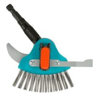 Multifunktionaler Gartenhelfer zum Entfernen von Unkraut und Moos an schmalen und breiten Fugen. Metallborsten und Edelstahlmesser für eine gründliche Reinigung.