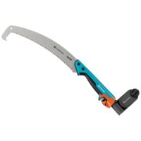 Effektive Gartenarbeit mit der Gardena StarCut Säge und Adapter. Präzise Sägeklinge und abwinkelbarer Kopf für Bäume und Strauchgruppen.