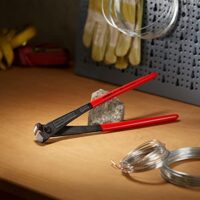 Hochwertige Kraft-Monierzange von KNIPEX, schmal und für Heimwerker geeignet, Kunststoff überzogen und schwarz atramentiert