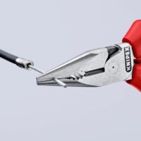 Kraftvolle und praktische Kombizange mit Comfort-Griffen, ideal für Installations- und Reparaturarbeiten
