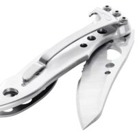 Leatherman Skeletool KBx, ein vielseitiges Kombi-Messer mit integriertem Flaschenöffner aus 420HC-Edelstahl für anspruchsvolle Aufgaben und alltägliche Anwendungen.