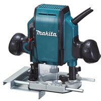 Hochwertige Makita RP0900J Oberfräse mit 900 Watt Leistung für professionellen Einsatz in der Holzbearbeitung