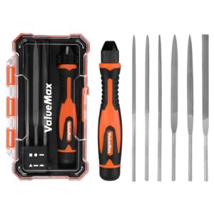 Das ValueMax Nadelfeilen Set ist ein vielseitiges und leistungsstarkes Werkzeug, das ideal für Präzisionsfeilarbeiten auf kleinen Oberflächen und engen Bereichen geeignet ist. Es umfasst 7 verschiedene Feilen: Flachstumpffeile, Flachspitzfeile, Rundfeile, Halbrundfeile, Vierkantfeile, Dreikantfeile und ein Nadelfeilenset für Metall, Holz, Kunststoff und andere Materialien.
