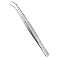 Professionelle Edelstahl-Pinzette mit silberner Oberfläche, gebogener Form und Anti-Rutsch-Design. Länge: 15,7 cm.