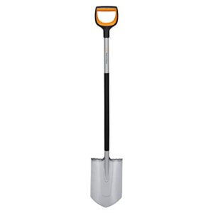 Fiskars Gärtnerspaten für harte, steinige Böden, Spitz, Länge: 120 cm, Verstärktes Borstahl-Blatt, Schwarz/Orange, Xact, ideal für Gartenarbeit und Grabarbeiten in unwegsamem Gelände.