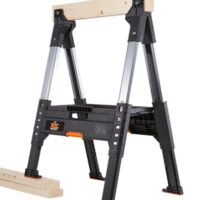 Keter ROC Pro Gear Holzfäller-Sägebock, robust und verstellbar, ideal für verschiedene Arbeiten im Freien oder im Keller.