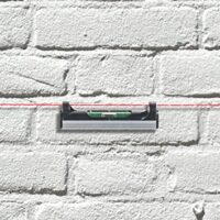 Schnur-Wasserwaage für Maurerarbeiten, kwb Produkt, 78 mm klein, Aluminium Unterseite, genaue und handliche Wasserwaage ideal für Fundament- und Terrassenbau
