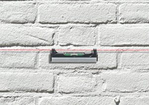 Schnur-Wasserwaage für Maurerarbeiten, kwb Produkt, 78 mm klein, Aluminium Unterseite, genaue und handliche Wasserwaage ideal für Fundament- und Terrassenbau