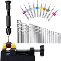 WholeFire 60 Stück Schraubstock-Handbohrer Set mit Präzisions-Handstift-Schraubstock und Drehwerkzeugen für verschiedene Materialien wie Holz, Kunststoff und PCB.