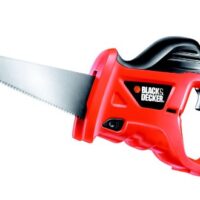 Elektrische Säbelsäge von BLACK+DECKER mit 400 Watt Leistung, ideal für das Sägen von Holz, Metall und Kunststoff, inklusive Holzsägeblatt (239mm)