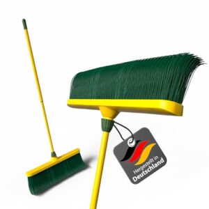 BigDean Krallenbesen XL mit Teleskopstiel und gebogenen Borsten für eine effektive Gartenreinigung