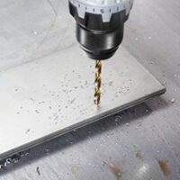 Bosch Metallbohrer HSS-Cobalt mit Durchmesser 4 mm für professionelles Bearbeiten von legiertem und unlegiertem Stahl, rostfreiem Stahl V2A/V4A, Grauguss, Stahlguss, säure- und hitzebeständigen Stählen