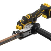 Bild einer DEWALT Akku-Bandfeile mit 457 x 13 mm Bandgröße, bürstenloser Motor und variable Geschwindigkeit, inklusiv 2 Schleifarmen.