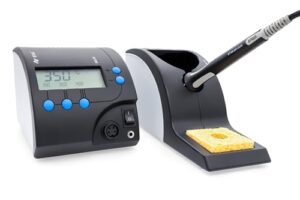 Digitale Lötstation Ersa RDS80 mit 80 Watt Leistung, einstellbare Temperatur zwischen 150 und 450 Grad Celsius und Standby-Schlaffunktion.