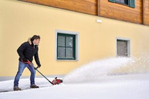 Akku-Schneefräse, Einhell Akku-Schneefräse, Schneebefreiung, Wintersportarten, Schnee, Wege, Straßen, freibefreiheit, Leichtigkeit, Sekundenschnelle, Brushless-Motor, Arbeitsbreite, 40 cm, Maximalentfernung, 6 Meter