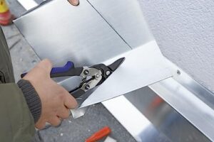 Hochwertige Ideal-Schere für Heimwerker und Handwerker mit Mikroverzahnung und Gewährleistung von 39 Jahren.