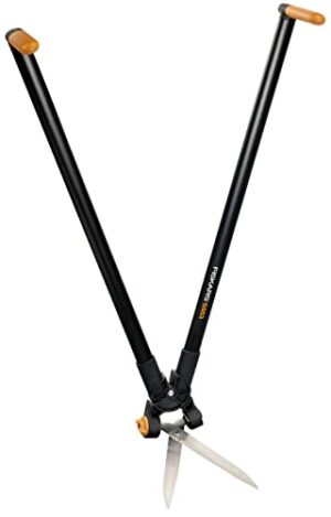 Multifunktionale Hecken- und Rasenschere mit Reichweite bis 2,5 m von Fiskars für Gartenarbeit