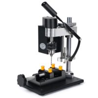 Erfahren Sie, wie unsere Miniatur Standbohrmaschine mit 250 W Leistung und 40 mm Bohrhub alles bietet, was zum direkten Bohren benötigt wird. Mit 7 Gang Einstellung für Geschwindigkeit und Präzisionsdesign ist sie ideal für Metall-, Holz- und andere Arbeiten.