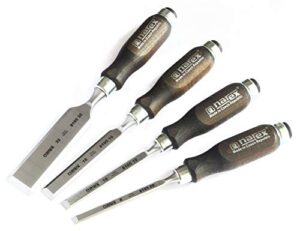 Ein Set aus vier Stechbeilen mit dunklen Griffschaften, bestehend aus 8/10/16/32 mm großen Beilen. Ideal für Handwerker und Heimwerker zum Schneiden von Holz, Metall oder anderen Materialien.