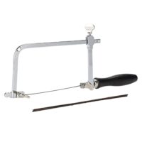 Schmucksäge-Set mit verstellbarem Sägerahmen und 12 Spiralsägeblättern für das Feinschneiden von Metall, Kunststoff und Wachsrohr.