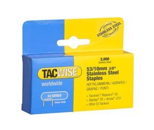 TACWISE 1270 Typ 53/10mm Edelstahlklammern in einer Packung mit 2000 Stück. Die Klammern haben eine strapazierfähige Fadenstahl-Konstruktion und sind ideal für Innen- und Außenarbeiten sowie für Kunst- und Bastelprojekte.