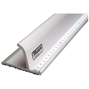 Hochwertiges Schneidelineal aus Aluminium mit rutschsicherer Unterlage und stählerner Kante für präzise Schnitte