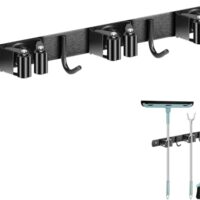 Wandhalterung für Besen, 3 Halter und 2 Haken, Selbstklebende Gerätehalter aus Edelstahl, Schwarz. Einfache und effektive Lösung zur Organisation von Werkzeugen im Haus oder in der Garage.