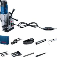 Bosch Professional Bohrmaschine GBM 50-2, Aufsteckfräsendorn, Innensechskanntschlüssel, Austreiber, Reduzierhülse, Fixierstift, Sicherungsseil, Kühlmittelbehälter, Befestigungswinkel, Handwerkoffer