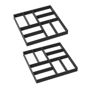 Hochwertige Betonform aus robustem Kunststoff für nachhaltiges Gartenprojekt. Quadratische Pflastersteine in Schwarz, ideal für individuell gestaltete Terrassenplatten.