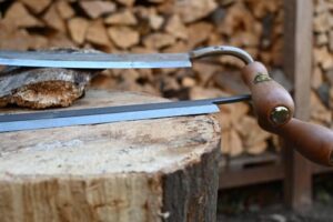 Kirschen Zugmesser, gebogen, 250 mm mit hoher Präzision und zwei Holzheften für Heimwerker und Profis