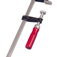 Schraub-Zwinge mit Holzgriff, robuste Spannbacken und stabile Metallschiene für kraftvolles Fixieren und Verleimen von Werkstücken