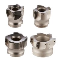 Hochwertiger Planfräser mit Hartmetalleinsatz für Holz, Metall und andere Materialien. Präzise Schraubbefestigung und lange Lebensdauer.