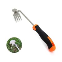 Gartenarbeit, Unkraut entfernen mit langem Stiel und Gummigriff, 4 Zähne für effektives Arbeiten in Garten, Terrasse oder Feld.