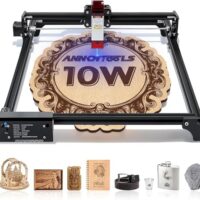 Professionelle Lasergravurmaschine mit hoher Genauigkeit und vielseitiger Anwendungsmöglichkeit für Holz, Aluminium, Stoff und Acryl