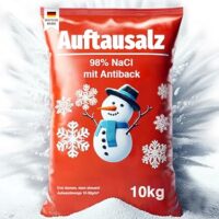 Ein Sack mit 10 kg Auftausalz oder Streusalz für den Winterdienst. Das Salz besteht aus 98% Natriumchlorid (NaCl) und ist umweltfreundlich abbaubar.