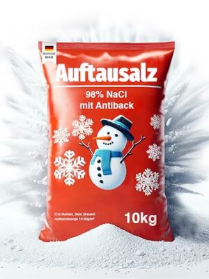 Ein Sack mit 10 kg Auftausalz oder Streusalz für den Winterdienst. Das Salz besteht aus 98% Natriumchlorid (NaCl) und ist umweltfreundlich abbaubar.