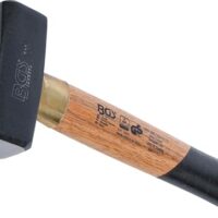 Hochwertiges Werkzeug BGS 3865 mit Holz-Stiel und Stielschutzhülse, geeignet für Arbeiten im Steinmetzgewerbe und Antreiben von Schlagwerkzeugen.