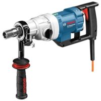 Nass-Diamantbohrmaschine von Bosch, 2.000 Watt Leistung, Bohrbereich bis 180 mm, inklusive Adapter Staubabsaugung und Handwerkoffer