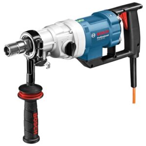 Nass-Diamantbohrmaschine von Bosch, 2.000 Watt Leistung, Bohrbereich bis 180 mm, inklusive Adapter Staubabsaugung und Handwerkoffer