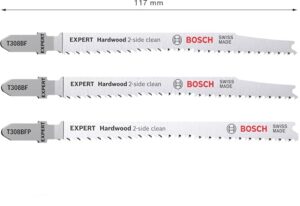Das Bosch 3x Stichsägeblatt Set Expert 'Hardwood 2-Side Clean' für Küchenarbeitsplatten und kunststoffbeschichtete Platten mit einer Länge von 117 mm.