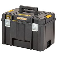 Tiefgründige Werkzeugbox mit großem Volumen, robust und sicher vor Spritzwasser und Staub. Kombinierbar mit anderen TSTAK-Boxen.