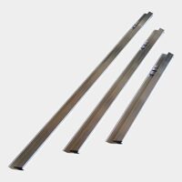 Dreiteiliges Set mit Aluminium Kartätschen in verschiedenen Längen für das Glätten von Putz und Estrich. Robuste H-Profil-Bauweise, abgeschrägte Form und Verstärkungslippen sorgen für maximale Stabilität und Effizienz.